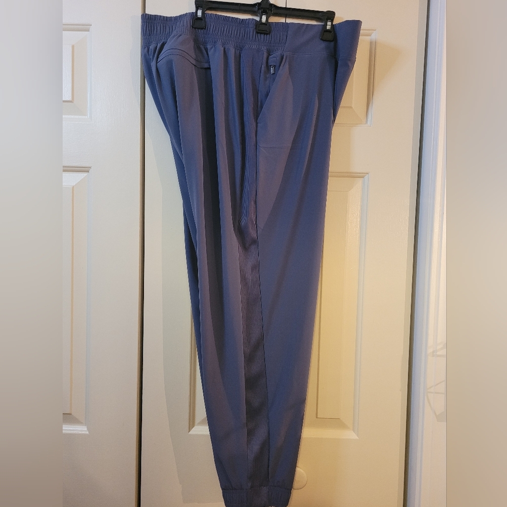 Athleta Brooklyn Joggers Travel sport NWOT size 18